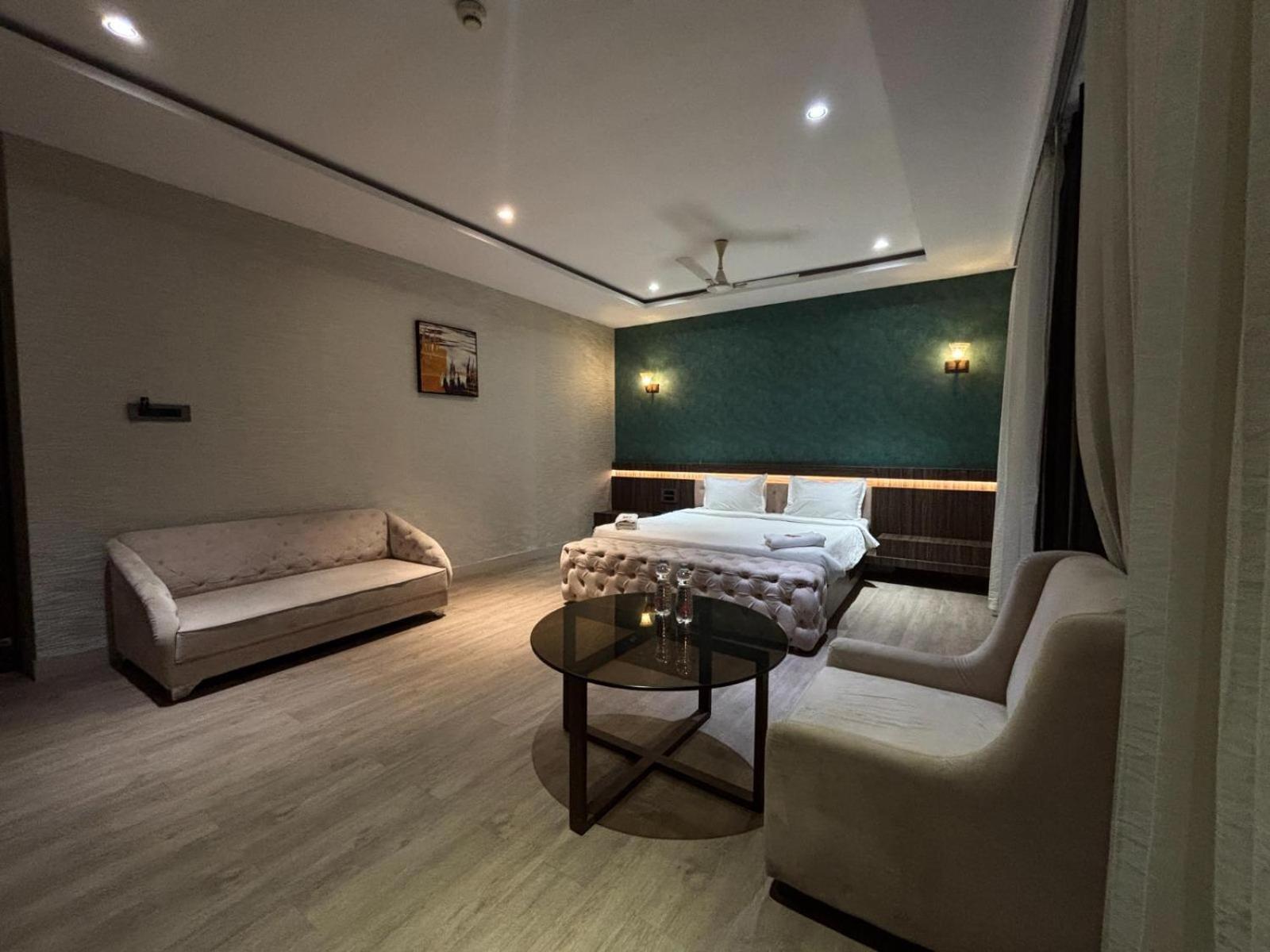 Hotel Elegant Inn Сурат Экстерьер фото
