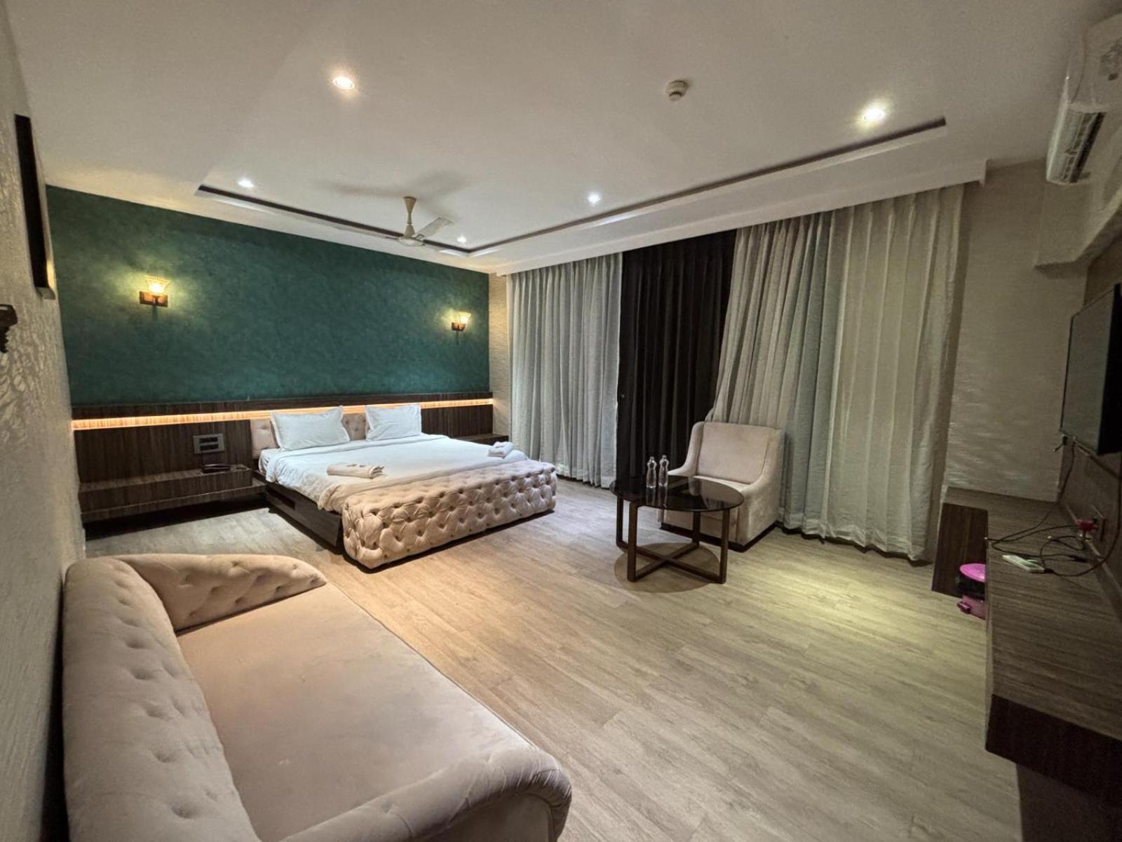 Hotel Elegant Inn Сурат Экстерьер фото