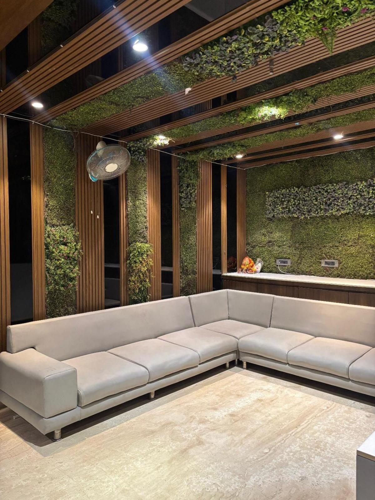 Hotel Elegant Inn Сурат Экстерьер фото