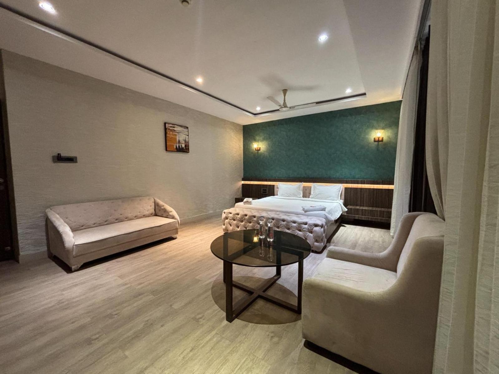 Hotel Elegant Inn Сурат Экстерьер фото